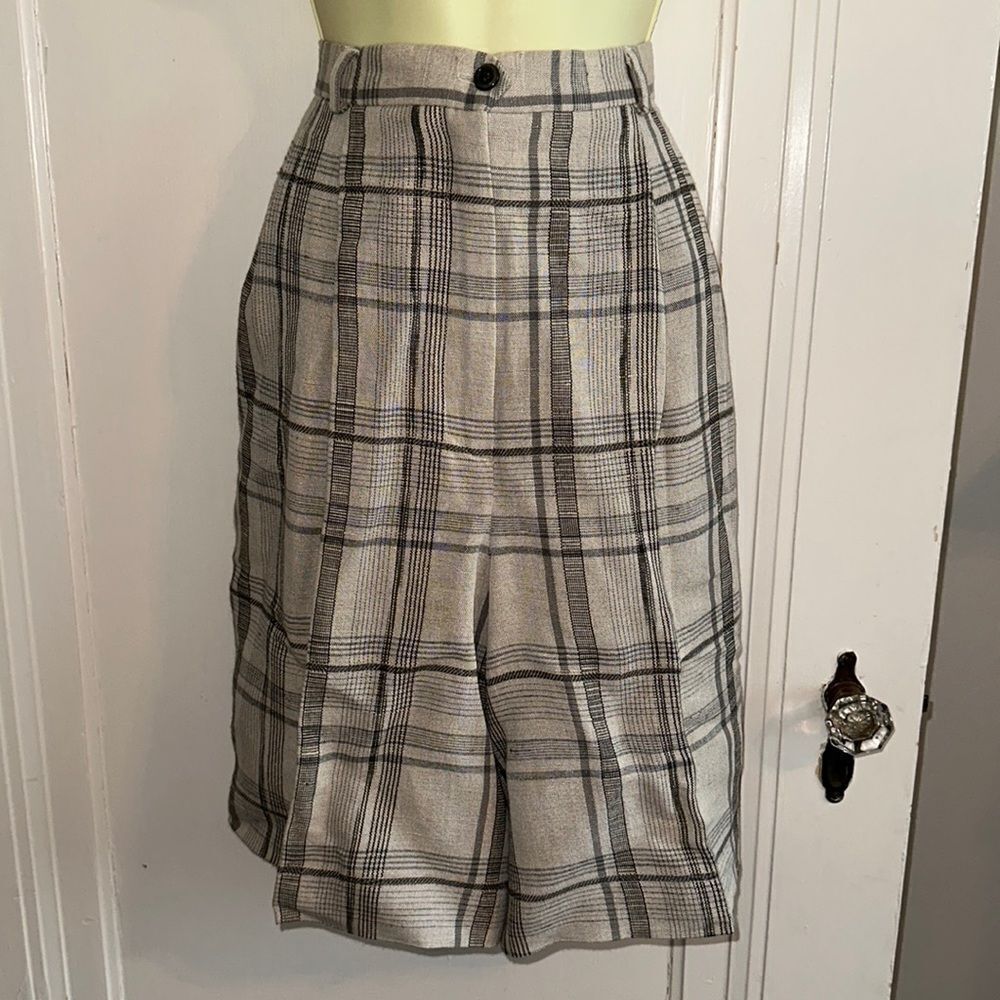 Vintage 80s/90s JH Collectibles gray, black & cream plaid‎ high waisted shorts